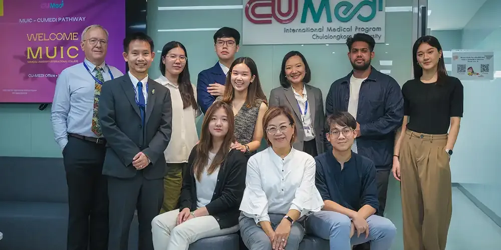 Dhup with MUIC alumni and Faculty of Medicine, Chulalongkorn University faculty